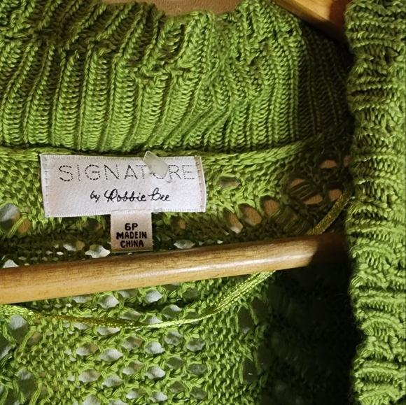 Lime green short knit over up sweater - Picture 4 of 5